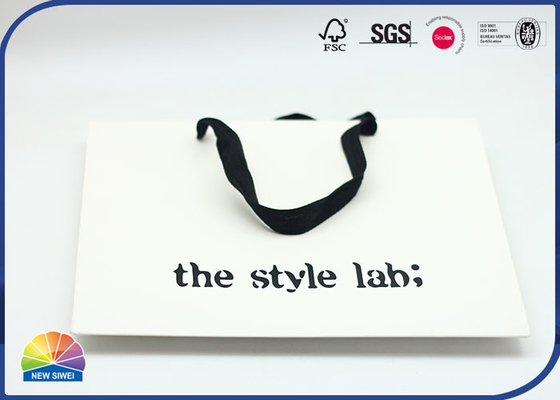 Big 200gsm Coated Paper Gift Bag Matte Lamination With Handle Luxury Product