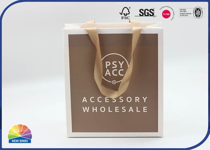 Customzied CMYK Reusable Logo Paper Gift Bag Matt Lamination With Silk Ribbon