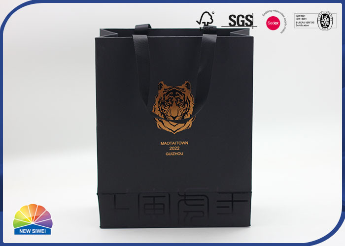 Black Customized Lion Logo Paper Gift Bag Gold Hot Stamping With Silk Handle