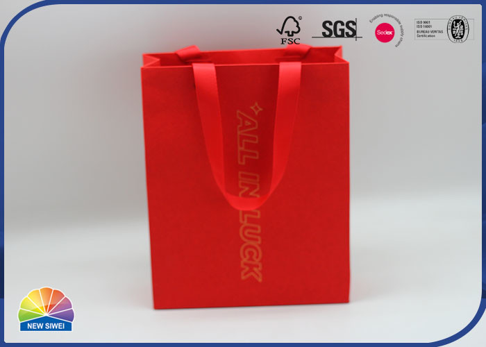Red Color Luxury Paper Gift Bag Matte Lamination Gold Hot Stamping With Handle